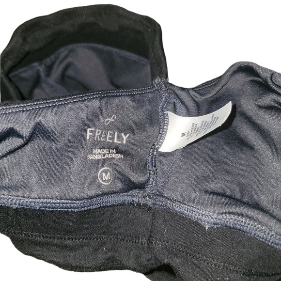 Freely Sports Bra Black Criss Cross Back Lined Size Medium - Picture 5 of 5